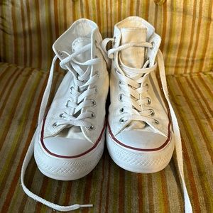 Women’s 7.5 white Converse Chuck Taylor’s